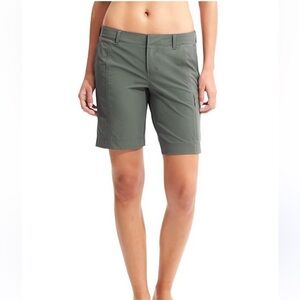 Athleta Palisade Green‎ Olive Shorts Size 8